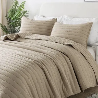 Zdjęcie produktu dla Unyqoos® Ultracienki koc z mikrofibry, 220 x 240 cm – narzuta na łóżko i sofę, kolor beżowy, oddychająca i nadająca się do prania w pralce