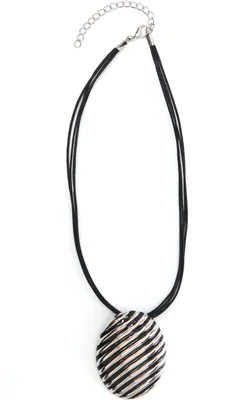 Produktbild von Kurze Kette Beverly mit ovalen Anhänger von collezione alessandro