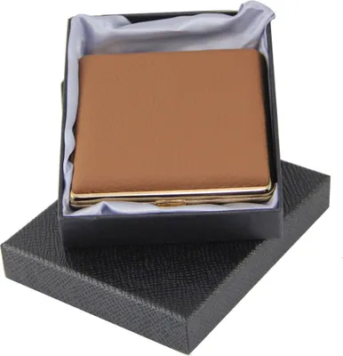 Produktbild von ATTUY® "Luxus Düsseldorf" hochwertiges Premium Zigarettenetui - Echtes Leder / Kuh-Leder in der Geschenkbox für 20 Zigaretten, Farbe gold-braun, Etui mit Metallspange / Klammerhalterung