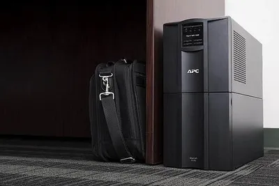 Immagine prodotto di APC Smart-UPS 2200VA LCD 230V with SmartConnect
