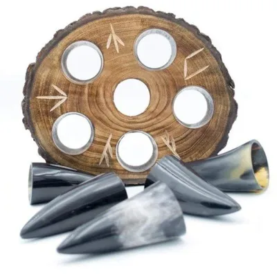 Produktbild von Wikinger Shot Set mit Mango-Holz Basis - Wikinger Bierhorn - Nordisches Trinkhorn - Horn Wikinger - Mittelalterliches Trinkhorn - Wikinger Trinkhorn
