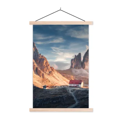Produktbild von MuchoWow® Textilposter Haus - Berge - Landschaft 60x90 cm mit holzfarbenen Rahmen - Textil