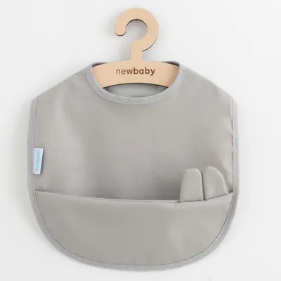Zdjęcie produktu dla Śliniak zmywalny New Baby 34x45 cm szary