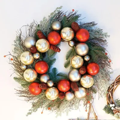 Image de Couronne de porte de Noël avec boules 60cm Couronne décorative Décoration de Noël Décoration murale Décoration de porte