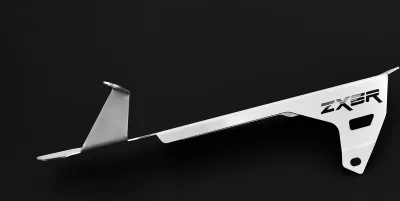 Produktbild von Kettenschutz kompatibel mit Kawasaki Ninja ZX-6R 636 Logo silber