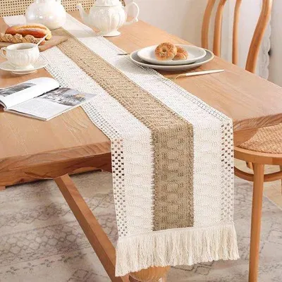 Produktbild von Macramé Tafelloper Beige mit Bürsten für Party und Hochzeit