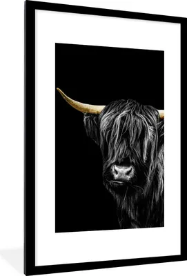 Produktbild von MuchoWow® MuchoWow® Gerahmtes Poster Schottisches Hochlandrind - Gold - Schwarz 60x90 cm - Poster mit zchwarzem Bilderrahmen - Dekoration - Wandposter Wohnzimmer - Hochwertig