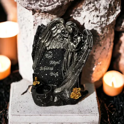 Produktbild von eberin · Grabengel mit Gedenkstein und Kerzenhalter – Ein Symbol des Schutzes und der Erinnerung · Trauerspruch: Ein Engel schütze Dich ·