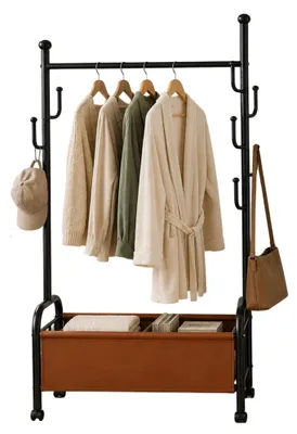 Image de Porte-vêtements sur roulettes - Support à vêtements rotatif à 360° - Barre pour les vêtements longs - Panier en cuirPolyuréthaneétanche - Structure en acier et en fer robuste - Noir
