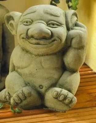 Produktbild von Steinguss Deko Gartenfigur Troll mit Finger in Ohr