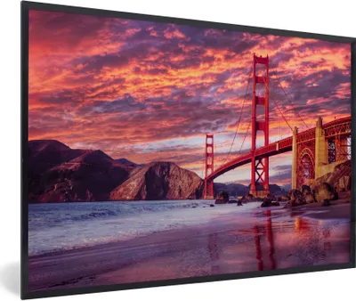 Produktbild von MuchoWow® Gerahmtes Poster Die Golden Gate Bridge mit einem wunderschönen lila Himmel 60x40 cm - Poster mit Schwarzem Bilderrahmen Wandposter Rahmen Foto Bilder - Printing - Wanddeko Schlafzimmer