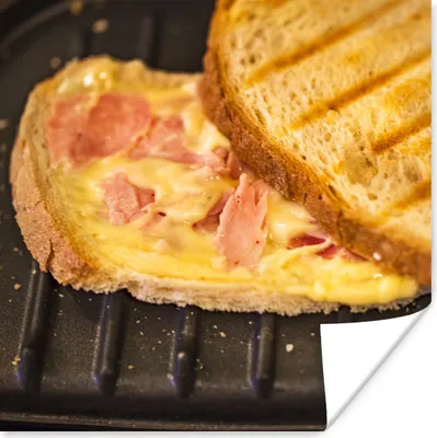 Produktbild von MuchoWow® Poster Schinken-Käse-Toast auf einem Toaster 50x50 cm - Wohnzimmerdekoration