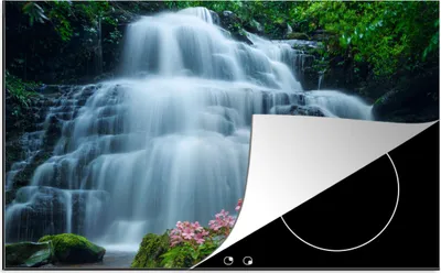 Produktbild von KitchenYeah© Herdabdeckplatte Ein schöner Wasserfall inmitten der dichten Vegetation des Phu Hin Rong Kla-Nationalparks. , 81x52cm, Küche Deko, Glaskeramikkochfeld Herdabdeckung, Abdeckplatte fùr Kochfeld