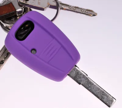 Produktbild von Auto Schlüssel Hülle Silikon Schutz Cover Lila kompatibel mit FIAT Panda Brava Bravo Punto Stilo 1 Tasten Funk Fernbedienung
