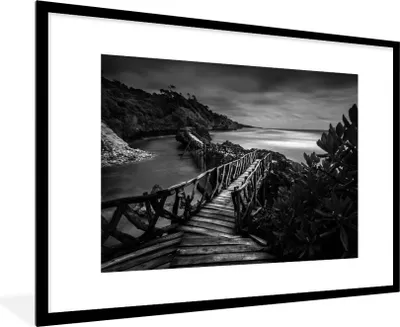 Produktbild von MuchoWow® MuchoWow® Gerahmtes Poster Indonesien - Brücke - Schwarz - Weiß 90x60 cm - Poster mit zchwarzem Bilderrahmen - Wanddekoration - Fotos