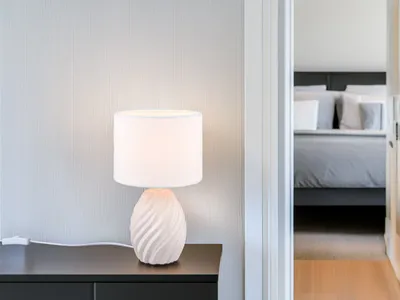 Produktbild von LED Nachttischlampe mit Lampenschirm Stoff Weiß Schlafzimmer Fensterbank, H 31cm