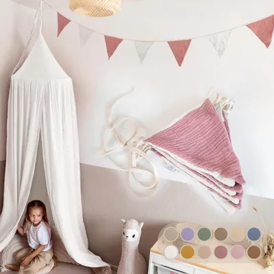 Productafbeelding van Stoffen Vlaggenlijn - Handgemaakte Slinger - Kinderkamer Decoratie - 100% Mousseline Katoen - Extra Lange Banden - 12 Kleuren