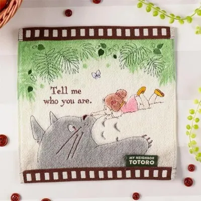 Produktbild von Mini-Handtuch aus Zelluloid: Mei und Totoro – Mein Nachbar Totoro