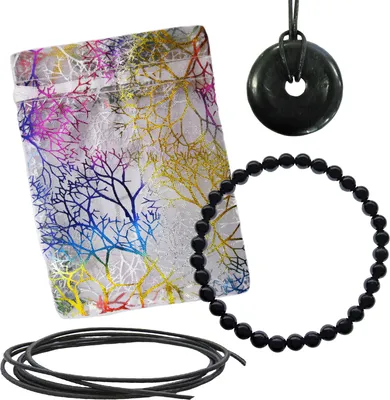 Produktbild von Premium Schungit Shungit aus Karelien. 5-tlg Set mit Donut Anhänger (35mm) inkl. Lederband + 6mm Kugel Armband + Beschreibung + Täschchen.