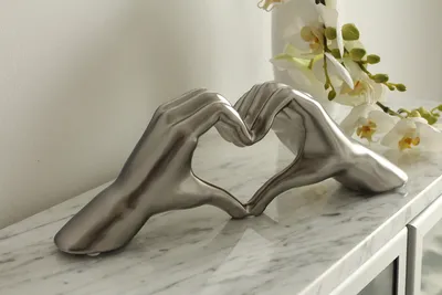 Image de Gilde Dekoobjekt, Herz, "Heart", Händemotiv, Keramik, silberfarben, VE 4, L. 7 cm, B. 31 cm, H. 11 cm 43397 4009079433975