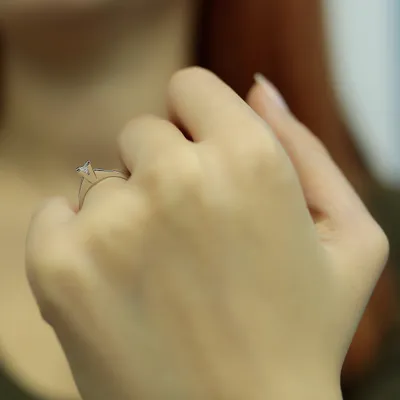 Produktbild von 0,16 Carat Solitär Diamantring Brillant-Schliff 14 Karat Weißgold - 49 (15,60 mm)