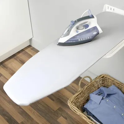 Produktbild von Platzsparendes Klappbügelbrett zur Wandmontage – stabil, hitzebeständig und ideal für kleine Räume