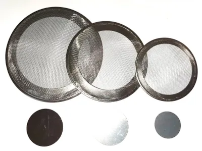 Produktbild von Drei Räuchersiebe mit Metallplättchen in drei Größen, incl. 32seitige Broschüre