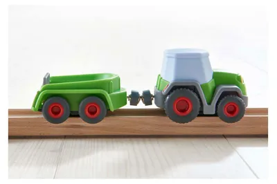 Image de Kullerbü - Tracteur avec remorque