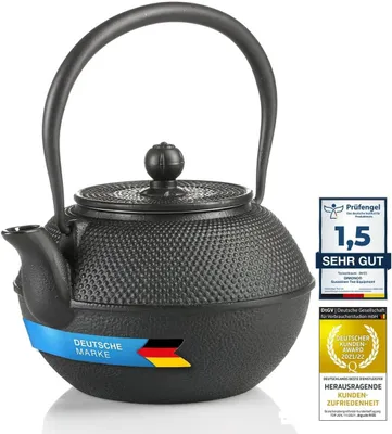 Produktbild von Dimono Asiatische Teekanne aus Gusseisen Schwarz | 1,3L Tee Set mit Stövchen, 2 Tassen & Sieb | Handgefertigt & Emaille-Beschichtung
