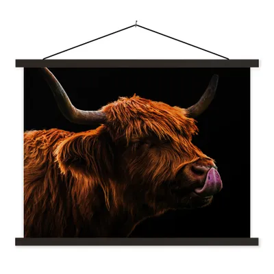 Produktbild von MuchoWow® Textilposter Schottischer Highlander - Zunge - Nase 120x90 cm mit schwarzem Rahmen - Aufhänger für Poster