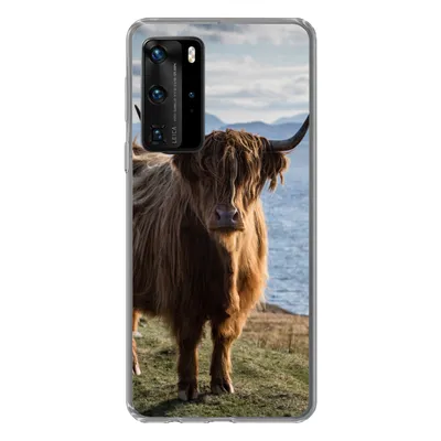 Produktbild von MuchoWow® Handyhülle Schutzhülle Hülle für Huawei P40 Pro Schottische Highlander - Bergen - Meer Silikon Softcase Handy Hülle - Schutz
