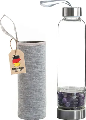 Produktbild von Intirilife Trinkflasche Wasserflasche mit Heilsteinen mit grauer Tasche - Amethyst - 400 ml Füllmenge - Flasche mit Edelsteinen Mineralsteinen