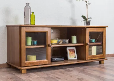 Produktbild von TV-Lowboard aus Massivholz Eiche, 136 cm breit, 55 cm hoch, 47 cm tief, mit 2 Türen und 3 Fachböden