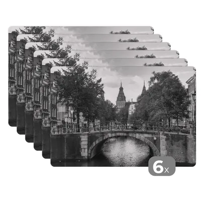 Obrázok produktu pre MuchoWow® Podložky Sada 6 podložiek Umývateľné podložky 30x45x0.3cm Most cez Prinsengracht v Amsterdame - čiernobiely Podložka pod stôl Nekĺzavá a