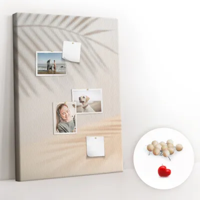 Obrázek produktu pro Korková nástěnka s kolíčky - Tabule s kolíky pro fotografie a poznámky - 70x100 cm - Připínáčky dřevěné 100 kusů - Stín palmového listu