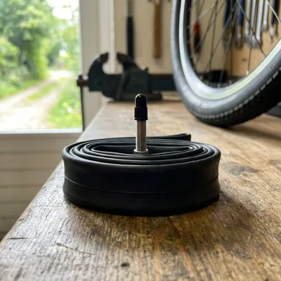 Produktbild von Schwalbe Schlauch AV19 40/62-584/635 Autoventil - Fahrradschlauch für 27 - 5/...