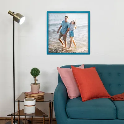 Produktbild von MG Design Bilderrahmen 40 x 40 cm - Posterrahmen mit Türkis Holzrahmen (Echtholz) und bruchsicherem Acrylglas, Hoch & Quer mit stabiler Wandaufhängung