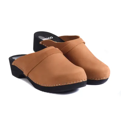 Produktbild von Damen-Holzclogs aus Nubukleder in Cognac mit Riemen – Bequeme Holzpantoletten mit niedrigem Absatz 36