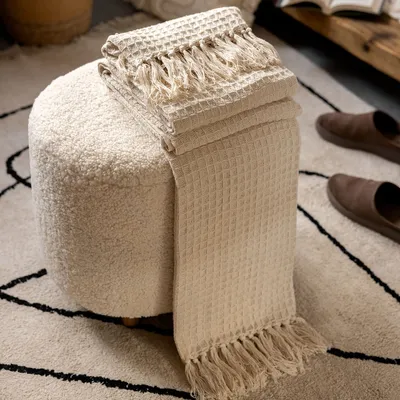 Produktbild von Quaste ALDA beige in TEDDY BOUCLÉ Stoff 50x40x44 cm HOMLA
