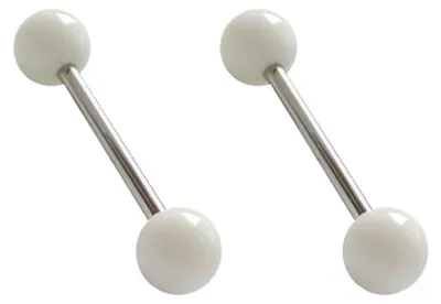 Productafbeelding van DENI 2 tongpiercings met 2 witte bolletjes, gemaakt van hypoallergeen materiaal, lengte 16 m