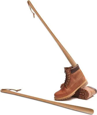 Imagen del producto de Unyqoos® - Ayudante para calzar zapatos de 63 cm, fabricado con madera de haya aceitada, con correa de cuero, color marrón, ancho de aproximadamente 4 cm, diseñado para proteger la espalda, fabricado en Europa