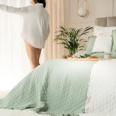 Immagine prodotto di MARKIZETA SAVONA Copriletto decorativo con volant, 220x240cm, colore 313 verde SAVONA/NAP/313/220240/1