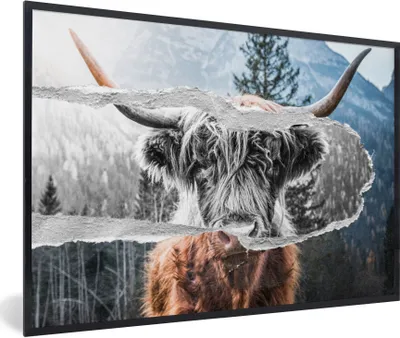 Produktbild von MuchoWow® Gerahmtes Poster Schottischer Highlander - Kuh - Schwarz - Weiß 60x40 cm - Poster mit Schwarzem Bilderrahmen Wandposter Rahmen Foto Bilder - Printing - Wanddeko Schlafzimmer