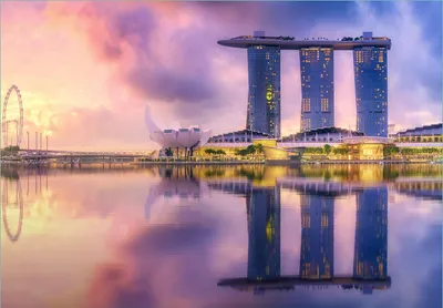 Produktbild von Wallario Fototapete Vliestapete, seidenmatte Oberfläche, einfache Verarbeitung, Größe 400 x 280 cm, Motiv Abenddämmerung in Singapur