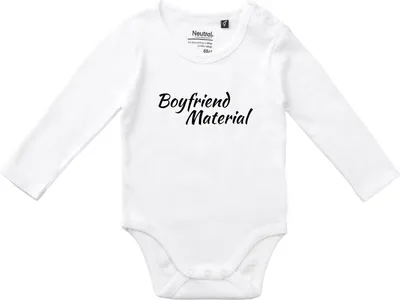 Produktbild von Huuraa Baby Body Boyfriend Material Schriftzug 62 White  Baumwolle Fairtrade Langarmbody Geschenkidee