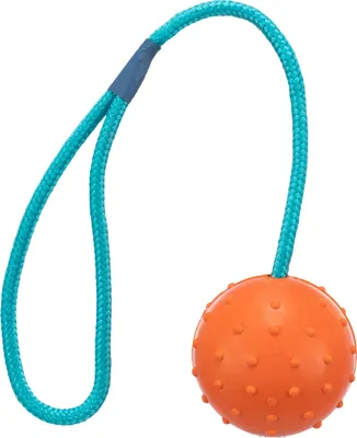 Productafbeelding van Trixie bal aan een touw, natuurrubber, diameter 6 cm/totale lengte 30 cm