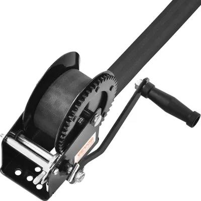 Productafbeelding van Handlier, met een trekkracht van 1600 lbs, geschikt voor aanhangwagens, boten of ATV's. Robuuste handlier met touwmechanisme, 33 ft polyester band en een ratelmechanisme met twee standen. Handmatige bediening