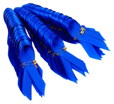 Produktbild von 100 Stück Blaue Satinband-Anstecknadeln mit Sicherheitsnadel für Bastelprojekte und Kleidung