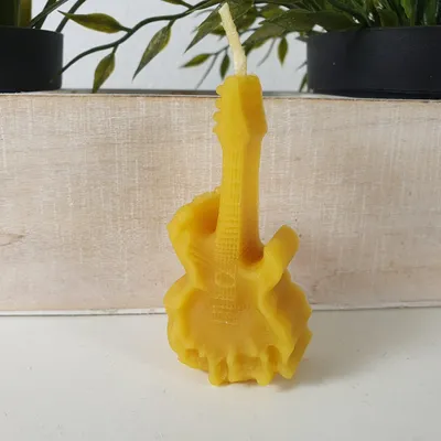 Obrázek produktu pro Včelí vosková svíčka ve tvaru kytary 7,5 cm