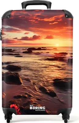 Produktbild von NoBoringSuitcases.com® Koffer Handgepäck Trolley Rollkoffer Kleine Reisekoffer mit 4 Rollen - Felsiger Strand bei Sonnenuntergang - Cabin Size < 55x40x23 cm & 55x40x20 cm - Fotokoffer - Kabinenkoffer - BoardgepäckHandgepäck Koffer 55x35x20 cm, 36L,